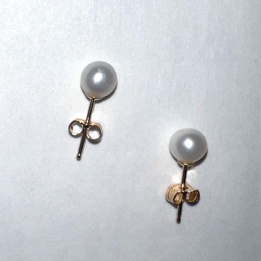 14KT Gold 5mm White Pearl Stud Pierced Earrings